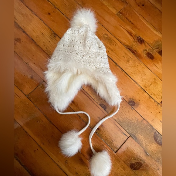 Winter Hat with Pom Pom - Picture 1 of 4